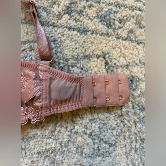 Victoria’s Secret Floral Unlined Deep Plunge Underwire Bra Pale Pink size 34 DD - Picture 12 of 12